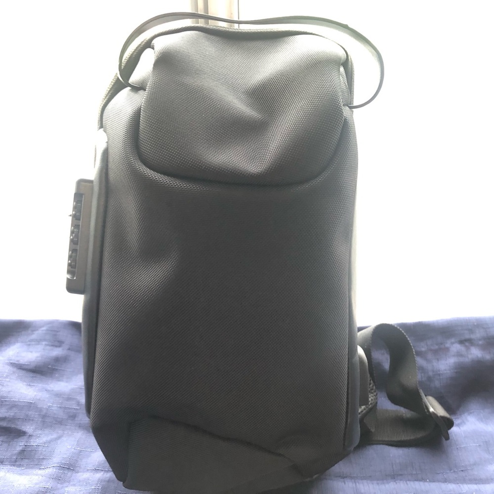 Black Secure Lockable Crossbody Shoulder Strap Bag /w USB Port